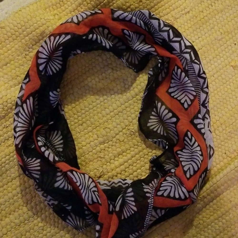 Tribal crowl scarf